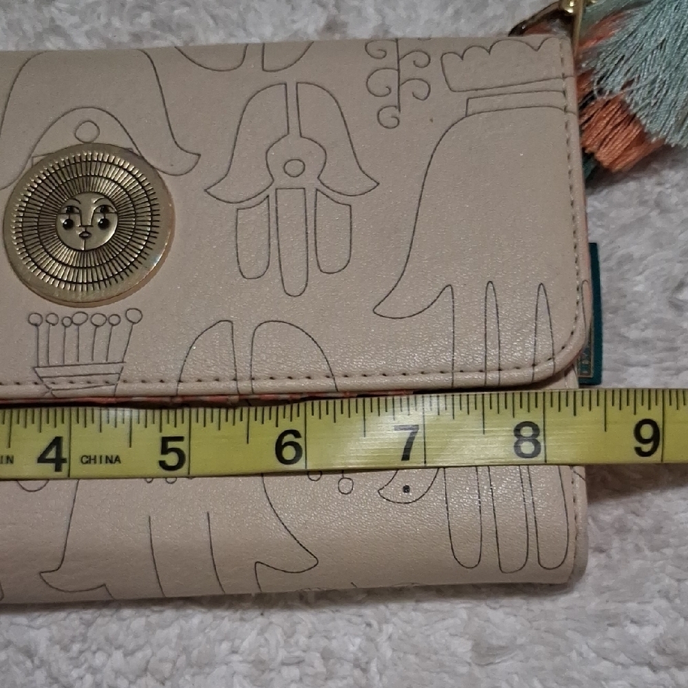 Chic Beige Clutch With Tassel — image 6 of 7